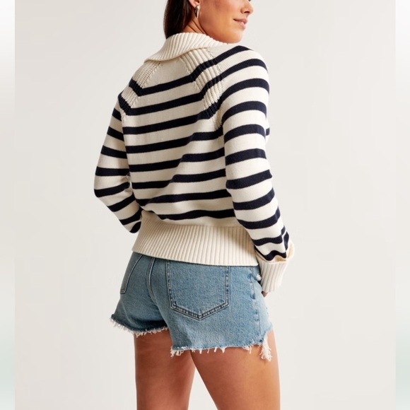 Abercrombie & Fitch Curve Love The Mom Short Mid Rise - Picture 2 of 15